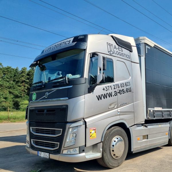 Kravas automašīna ar tentu_ kravu pārvadājumi Latvijā Kravas automašīna ar tentu_ kravu pārvadājumi Latvijā